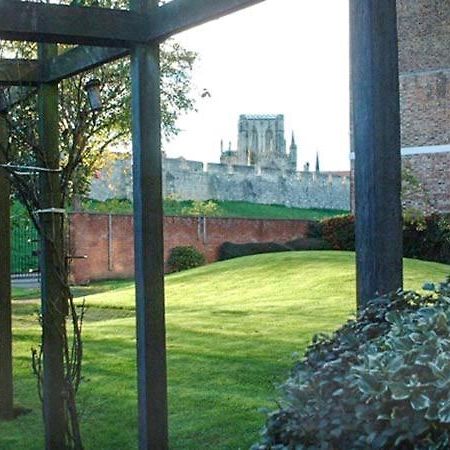 The Feversham York Luaran gambar